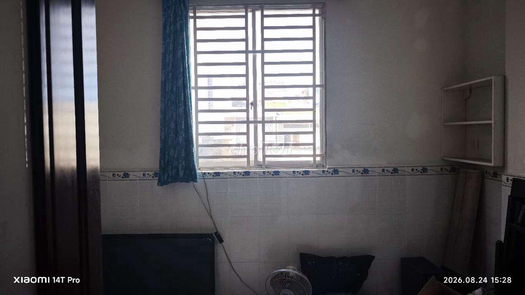 phòng máy lạnh , WC riêng , cửa sổ
