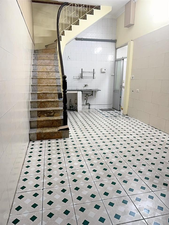 Cho thuê nhà riêng 2 tầng, 2 gác xép, gần bách khoa, kinh tế, xây dựng giá chỉ 7 triệu/tháng