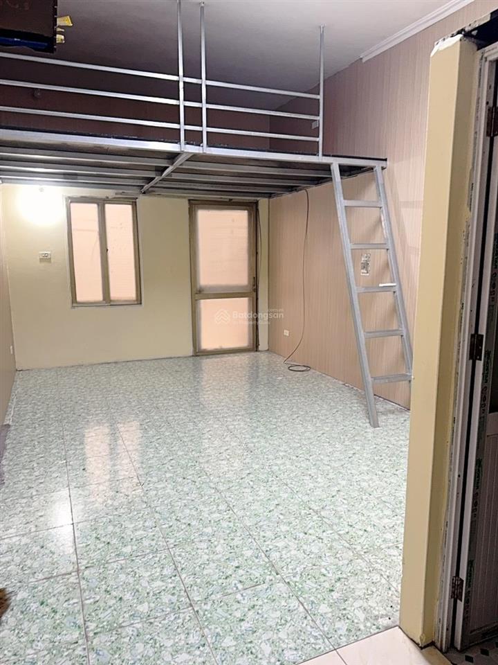 Cho thuê nhà riêng 2 tầng, 2 gác xép, gần bách khoa, kinh tế, xây dựng giá chỉ 7 triệu/tháng