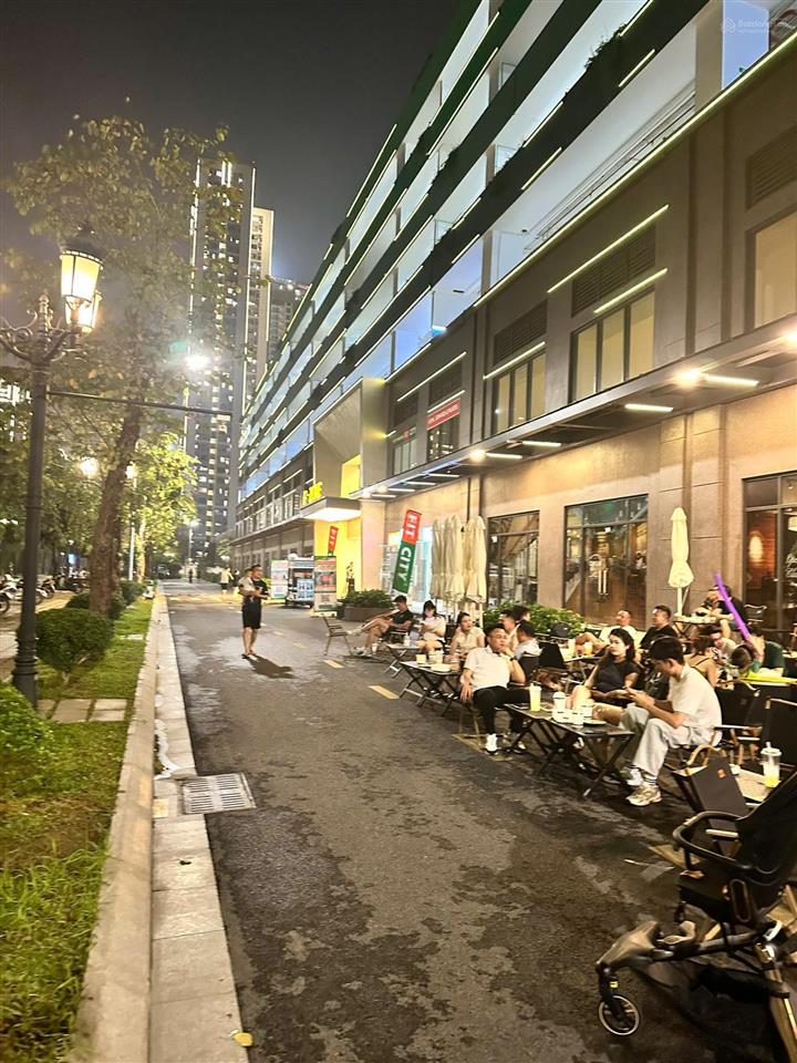 Chính chủ bán căn 43m² có sổ rồi ở tòa i5 imperia smart city, hướng đông bắc view hồ giá 3,6x tỷ