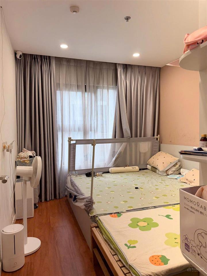 Cần bán gấp căn 2pn 55m2 tòa i5 gần nhà để xe, giá 3.9 tỷ bao phí full nội thất liền tường