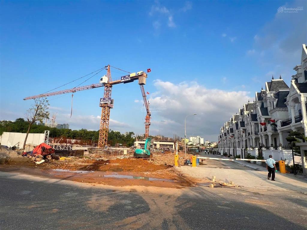 Chính chủ bán căn 85m2 3 phòng ngủ 2wc dự án tmc mặt đường phạm văn đồng bàn giao full nội thất