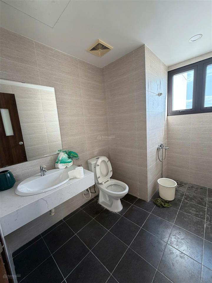 Siêu hot cho thuê mhdi lê đức thọ, 100m2, 3 ngủ đồ cơ bản 13.5tr/th .  0976 215 ***