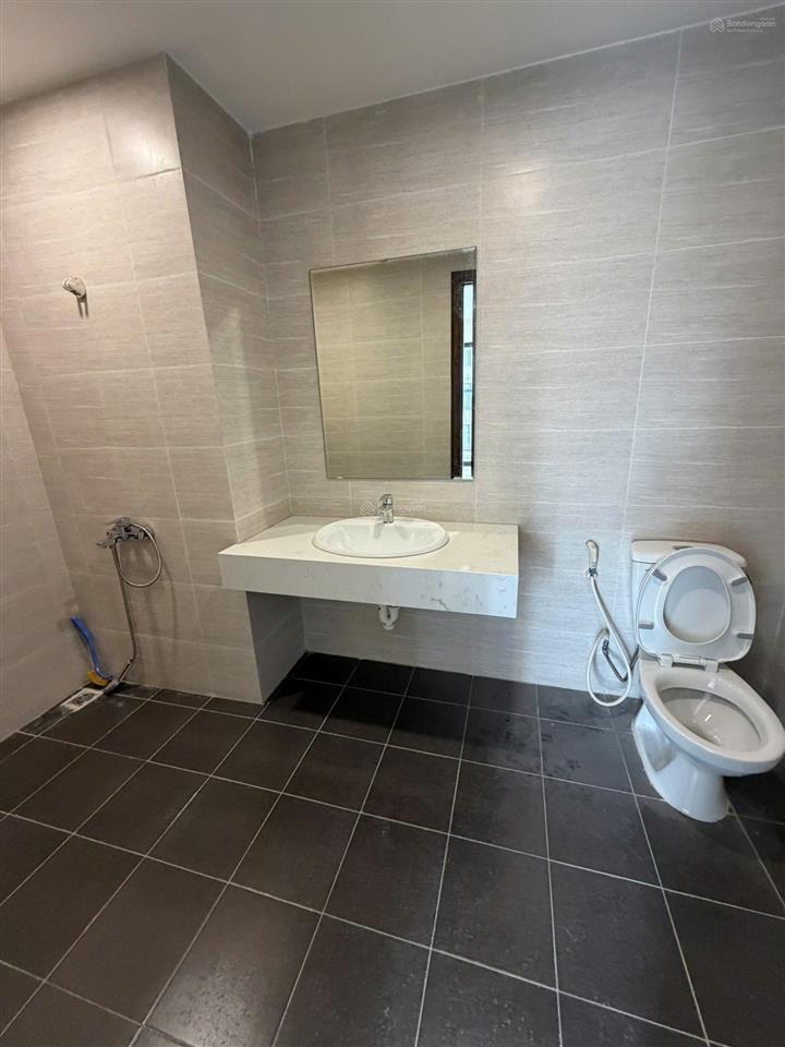 Siêu hot cho thuê mhdi lê đức thọ, 100m2, 3 ngủ đồ cơ bản 13.5tr/th .  0976 215 ***