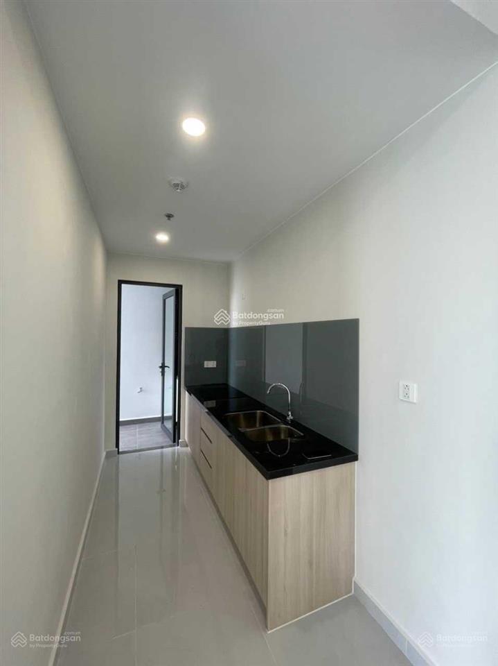 Chính chủ gửi bán gấp lỗ 500tr căn hộ 2 phòng ngủ 72m2 tại chung cư emerald golf view thuận an