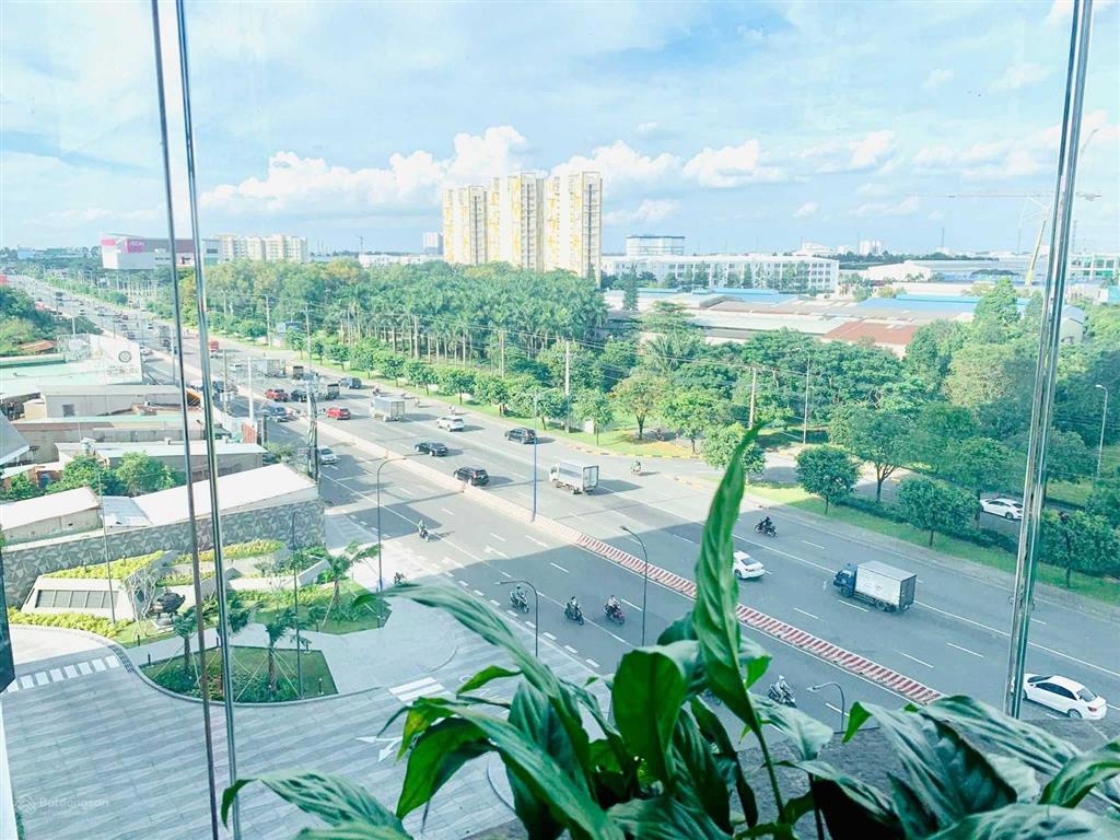 Chính chủ gửi bán gấp lỗ 500tr căn hộ 2 phòng ngủ 72m2 tại chung cư emerald golf view thuận an