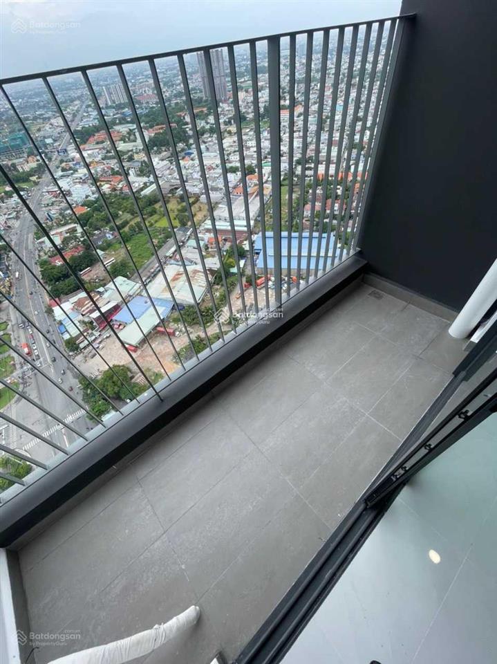 Chính chủ gửi bán gấp lỗ 500tr căn hộ 2 phòng ngủ 72m2 tại chung cư emerald golf view thuận an