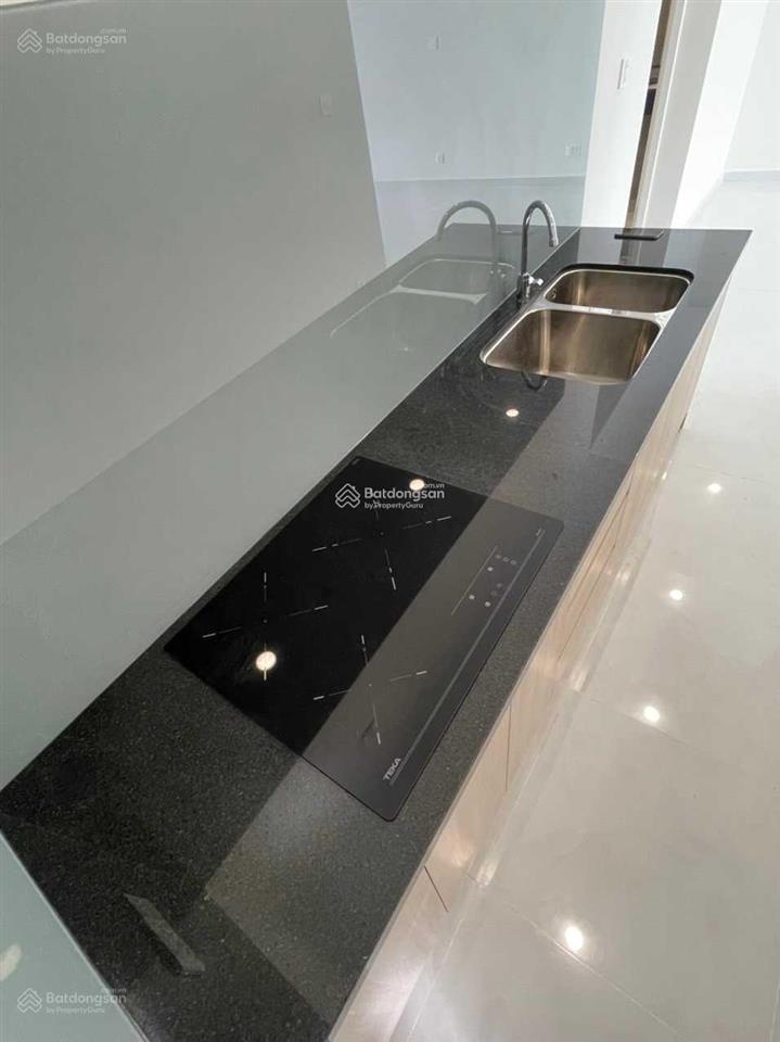 Chính chủ gửi bán gấp lỗ 500tr căn hộ 2 phòng ngủ 72m2 tại chung cư emerald golf view thuận an