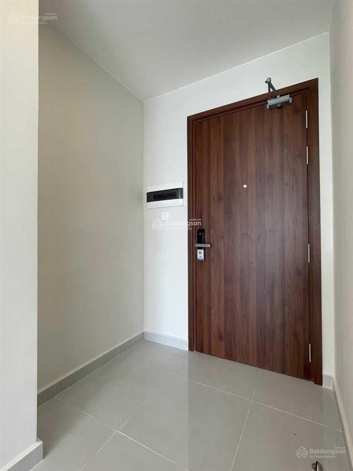 Chính chủ gửi bán gấp lỗ 500tr căn hộ 2 phòng ngủ 72m2 tại chung cư emerald golf view thuận an