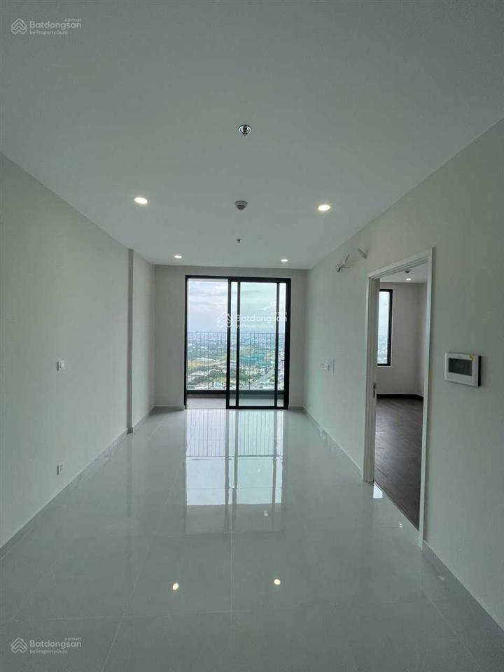 Chính chủ gửi bán gấp lỗ 500tr căn hộ 2 phòng ngủ 72m2 tại chung cư emerald golf view thuận an