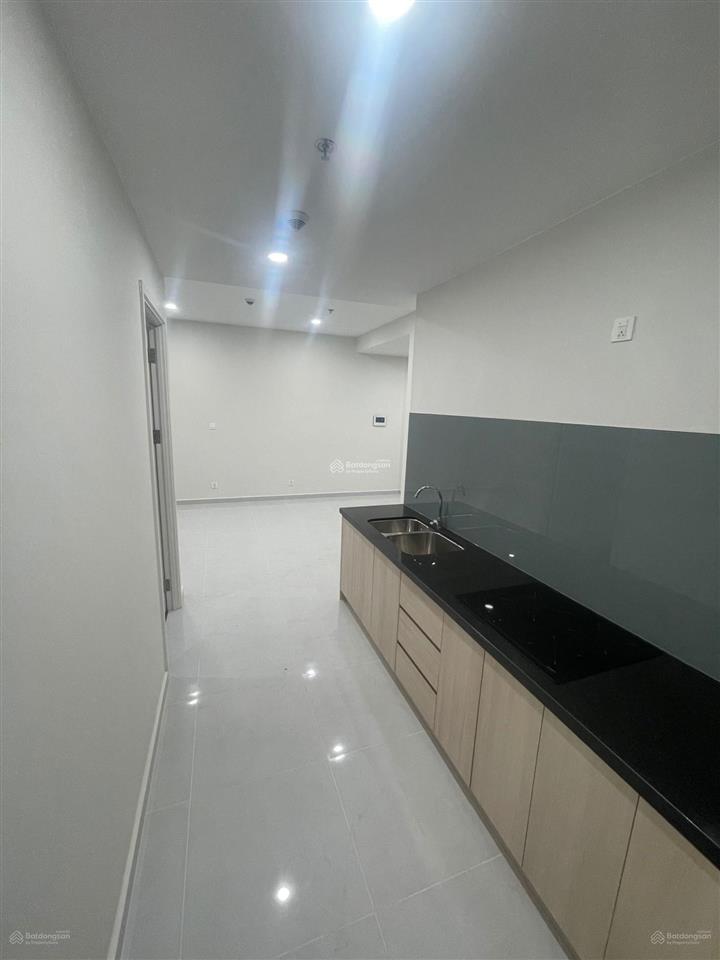 Chính chủ gửi bán gấp lỗ 500tr căn hộ 2 phòng ngủ 72m2 tại chung cư emerald golf view thuận an