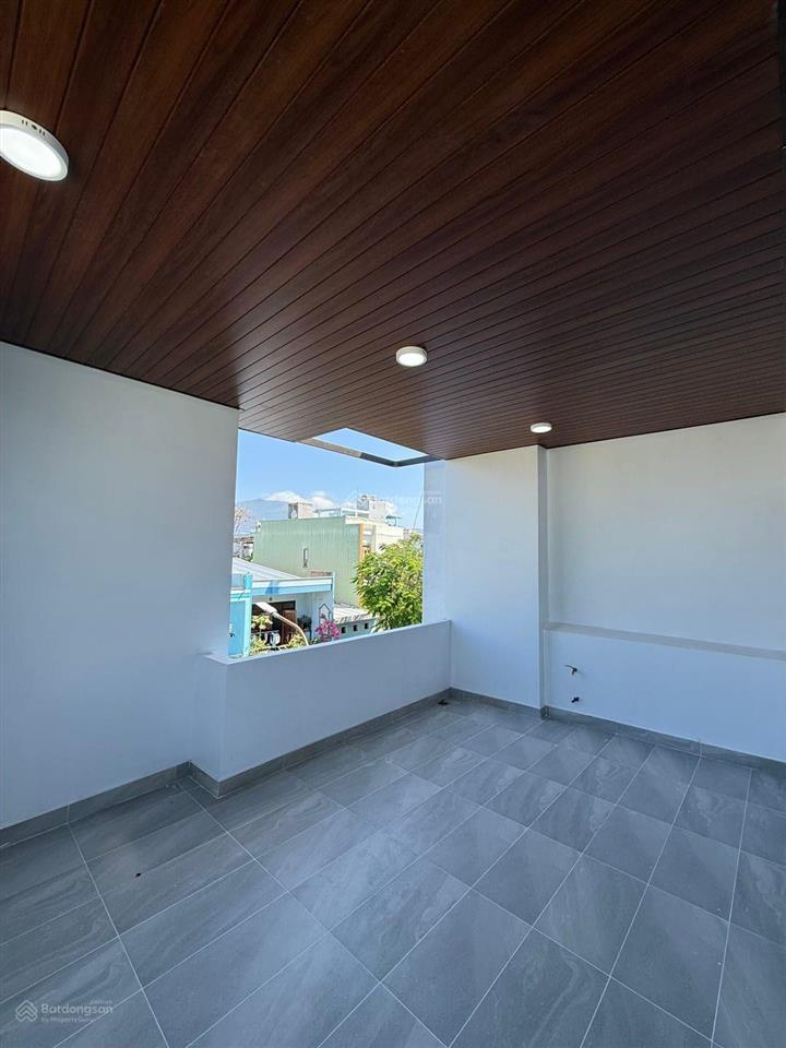 Bán nhà 3 tầng mới 100% sơn trà sát chợ 10m đường 7.5m kinh doanh tốt