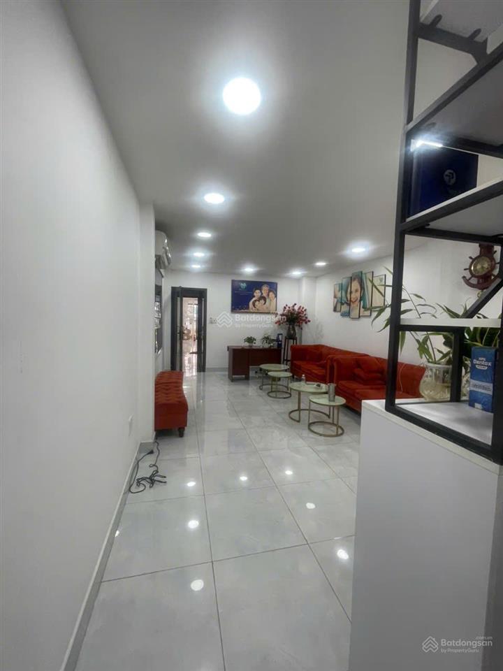 Cho thuê văn phòng 80m² trên lầu. giảm giá cho công ty khởi nghiệp ít người