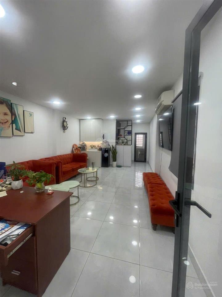 Cho thuê văn phòng 80m² trên lầu. giảm giá cho công ty khởi nghiệp ít người
