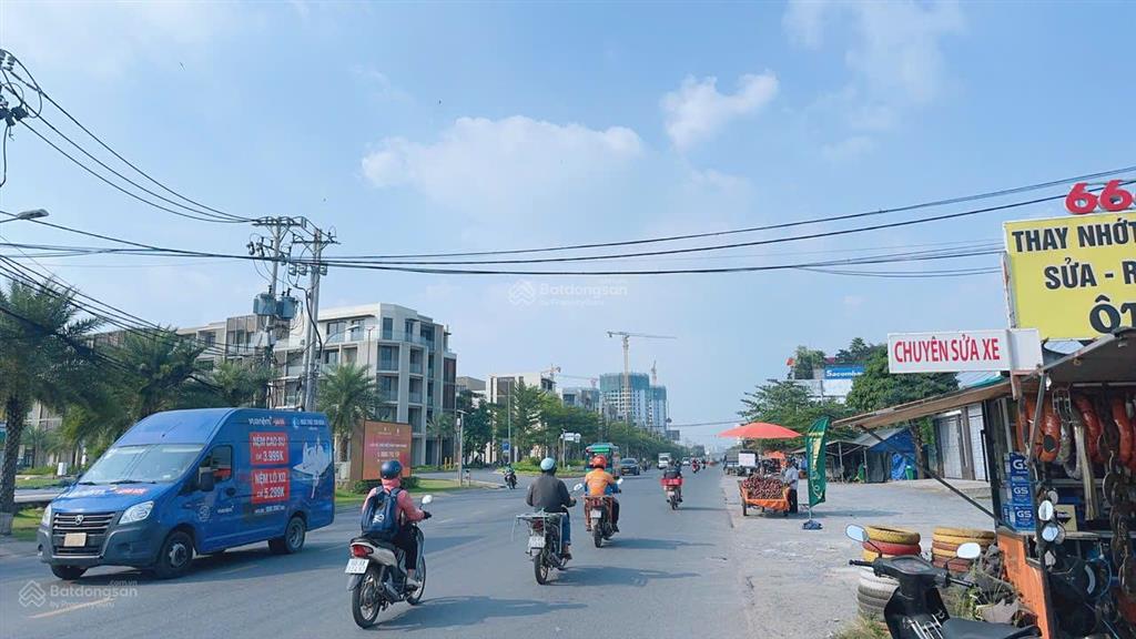 Bán nhà riêng, mt kinh doanh, 9,8 tỷ, 98m2, gần trường học, ra đỗ xuân hợp