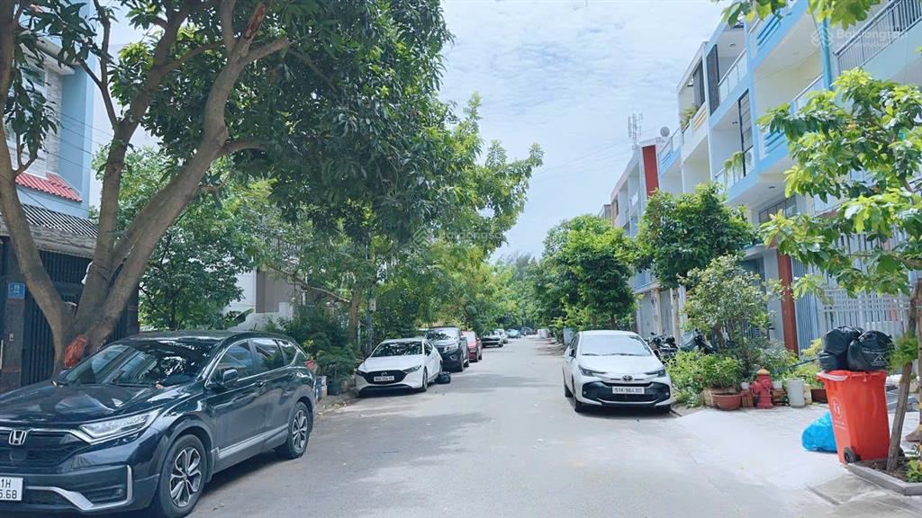 Nhà sân vườn 108m2, phước long b (q.9 cũ)  nhà 3 tầng 4pn  chỉ 11.5 tỷ shr
