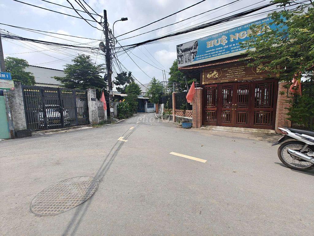 Bán nhà góc 2mt 105m2 Nguyễn Xiển