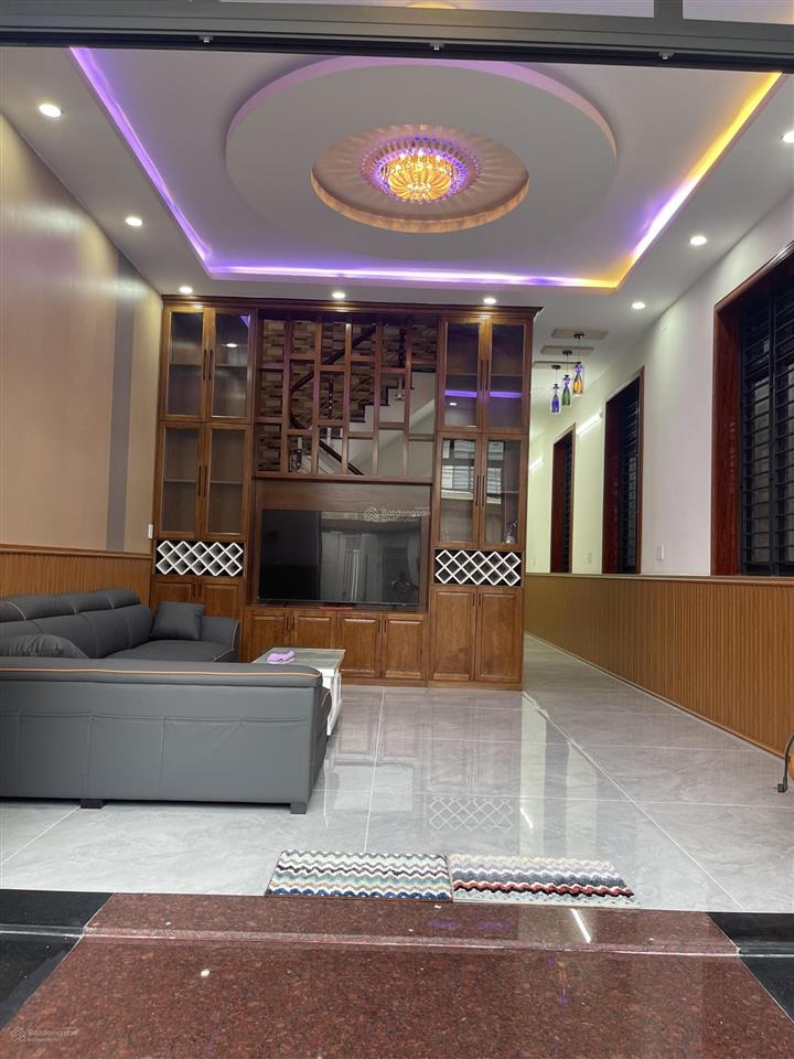Chính chủ bán nhà mái thái diện tích 220 m2 phường dĩ an giá hời dĩ an đẹp chắc chắn