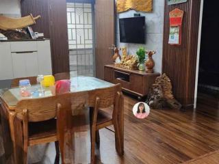 Mình bán căn hộ tầng trung tòa ct2 kđt xa la, ban công đông nam mát, không ồn, nội thất sẵn ở