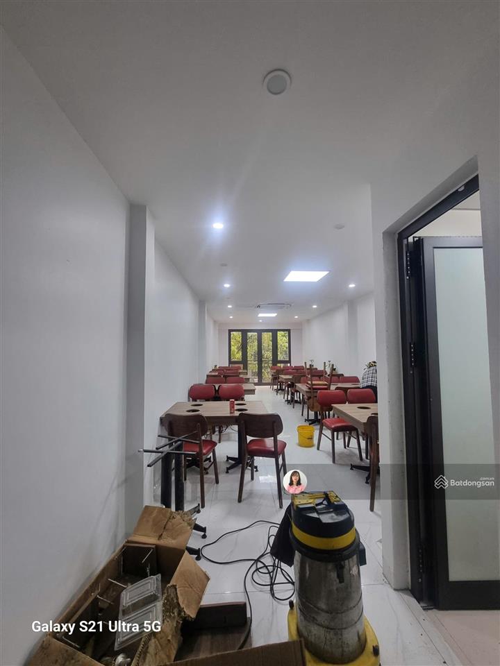 Chính chủ cho thuê nhà liền kề mỗ lao, cạnh tòa hồ gươm plaza, kinh doanh gì cũng tốt, đường rộng