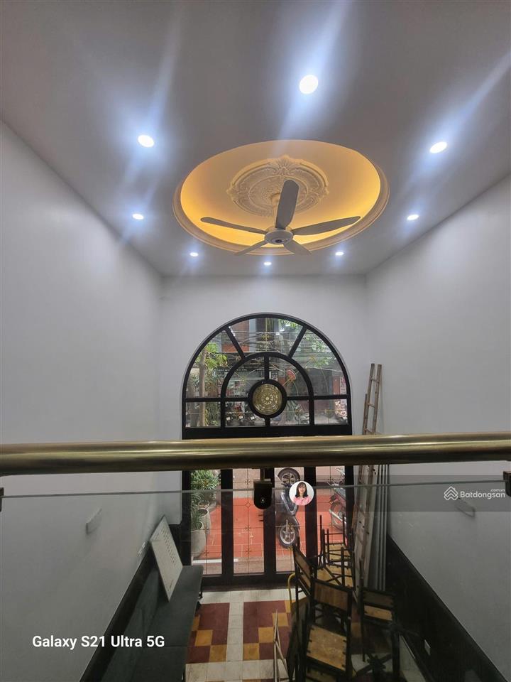 Chính chủ cho thuê nhà liền kề mỗ lao, cạnh tòa hồ gươm plaza, kinh doanh gì cũng tốt, đường rộng