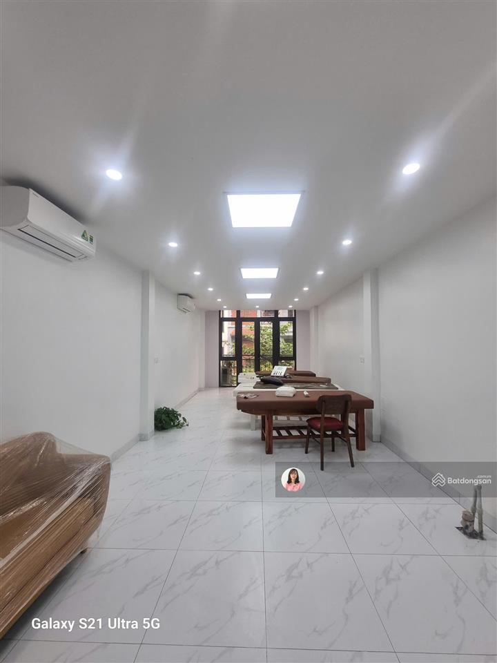 Chính chủ cho thuê nhà liền kề mỗ lao, cạnh tòa hồ gươm plaza, kinh doanh gì cũng tốt, đường rộng