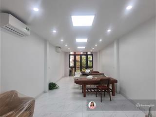 Chính chủ cho thuê nhà liền kề mỗ lao, cạnh tòa hồ gươm plaza, kinh doanh gì cũng tốt, đường rộng
