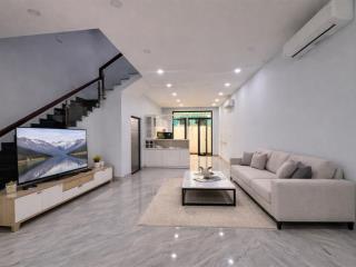 Cho thuê nhà lavila nguyên căn, mới, 34 phòng ngũ, giá 30 triệu, xem nhà dể 0909 499 ***