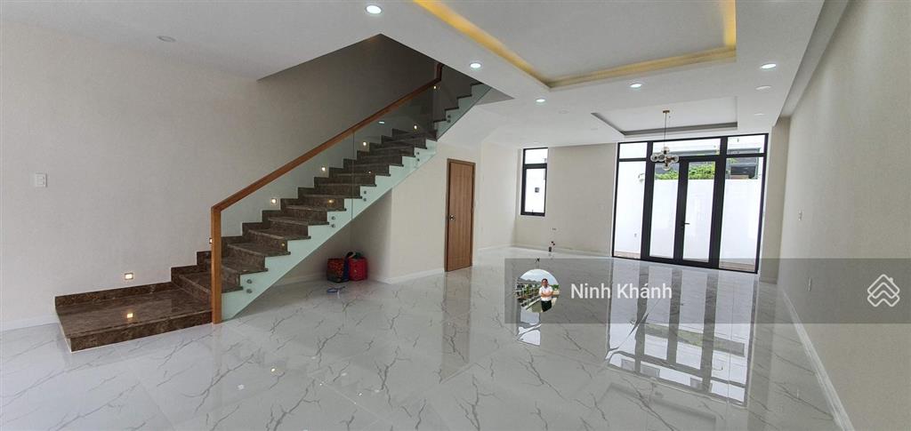 Chính chủ cần bán căn lavila nội thất cơ bản giá rẻ hơn thị trường 2 tỷ gọi ngay 0909 499 ***