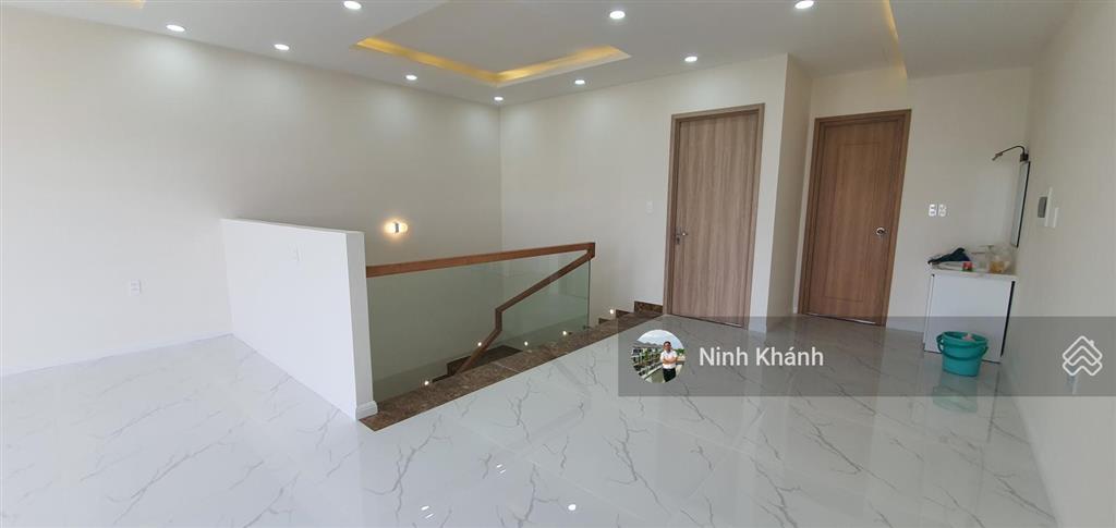 Chính chủ cần bán căn lavila nội thất cơ bản giá rẻ hơn thị trường 2 tỷ gọi ngay 0909 499 ***