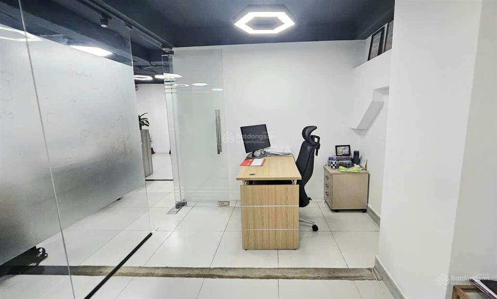 Chi office tòa nhà điện biên phủ ngay metro đối diện landmark 81, 75m2 tặng nội thất giá tốt