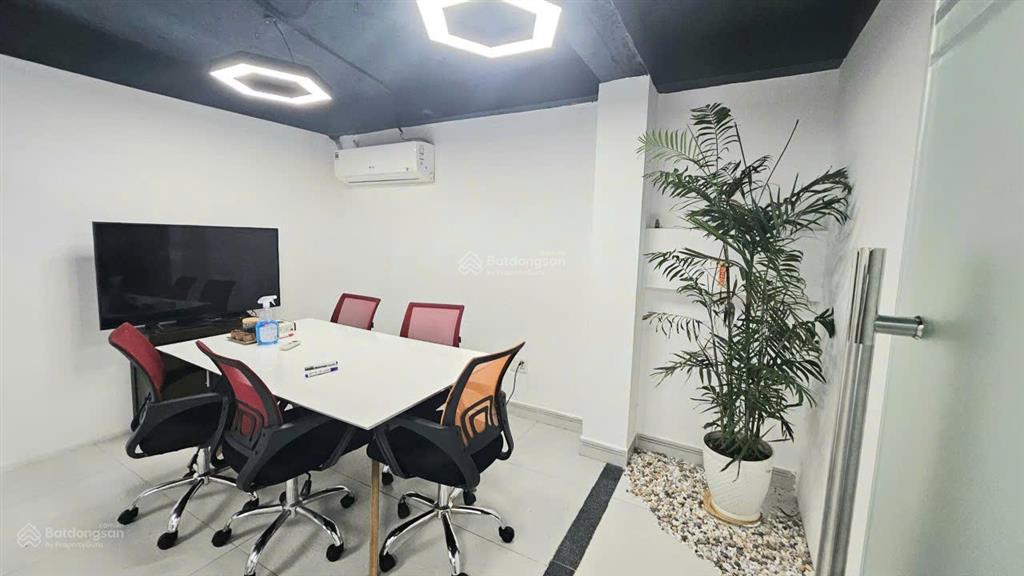 Chi office tòa nhà điện biên phủ ngay metro đối diện landmark 81, 75m2 tặng nội thất giá tốt