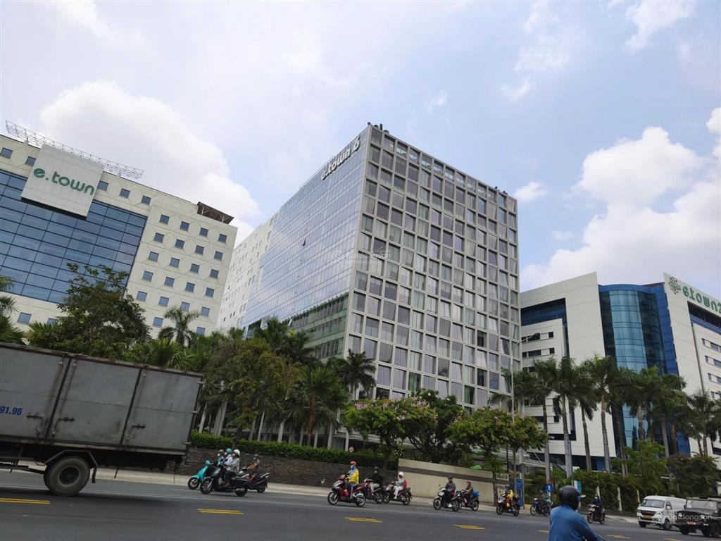 Mới  sàn văn phòng cao cấp 500m2 tại e.town 6  364 cộng hòa, gần sân bay, giá ưu đãi tốt
