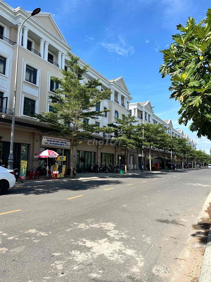 Cần bán căn Shophouse mặt tiền đường lớn Vincom Quảng Trị