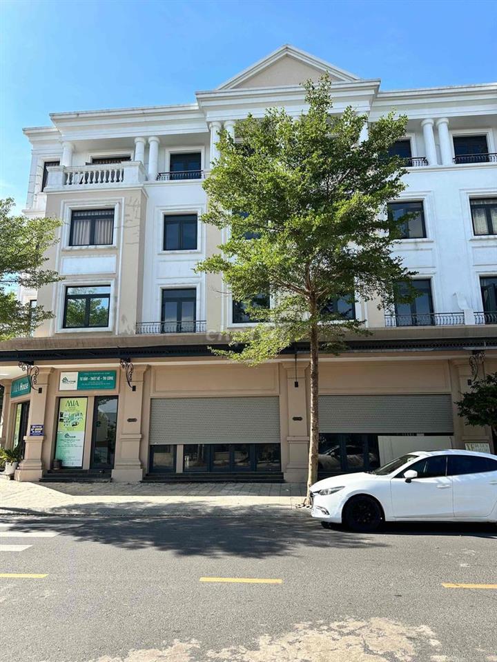 Cần bán căn Shophouse mặt tiền đường lớn Vincom Quảng Trị