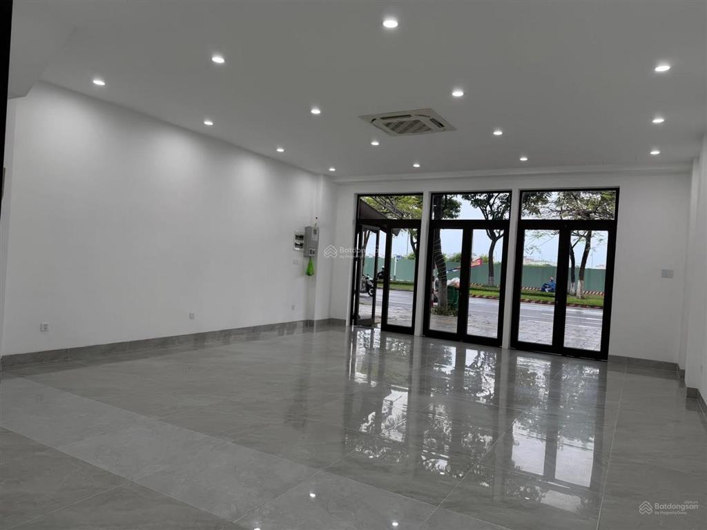 Bán shophouse 4 tầng  mặt tiền đường 33m hoàng thị loan  tuyến chính kinh doanh dịch vụ