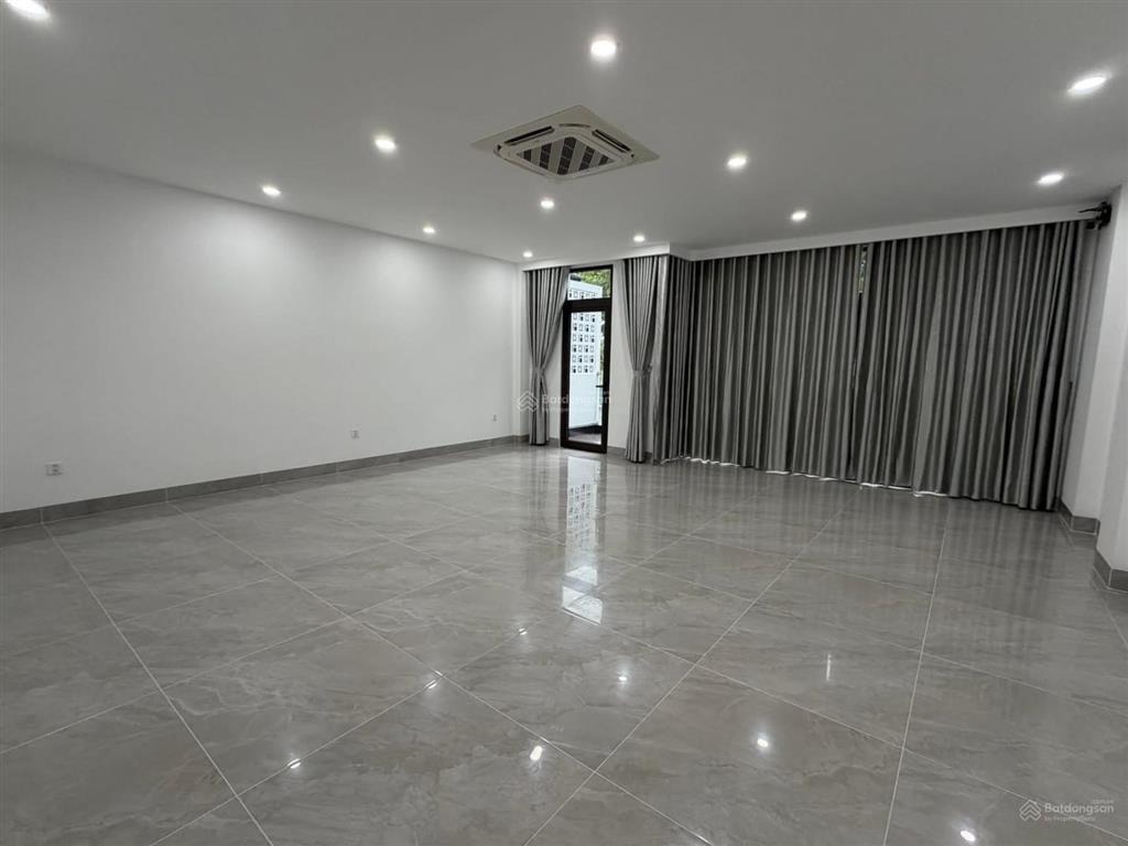 Bán shophouse 4 tầng  mặt tiền đường 33m hoàng thị loan  tuyến chính kinh doanh dịch vụ