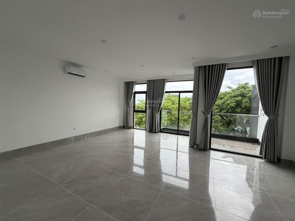 Bán shophouse 4 tầng  mặt tiền đường 33m hoàng thị loan  tuyến chính kinh doanh dịch vụ