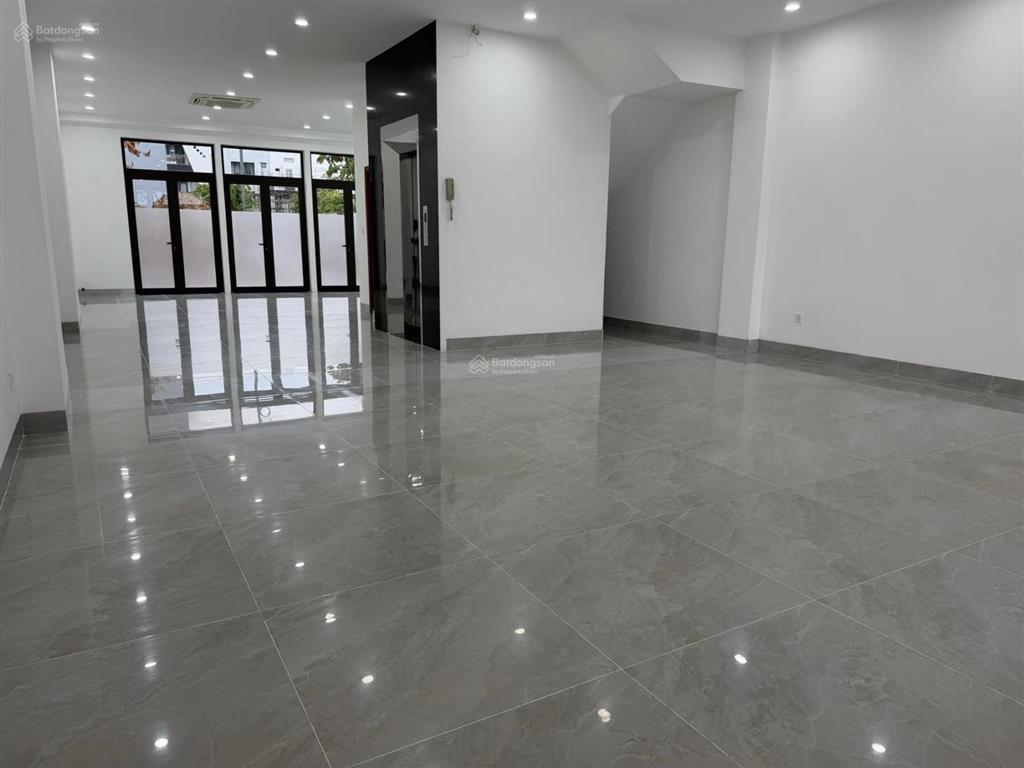 Bán shophouse 4 tầng  mặt tiền đường 33m hoàng thị loan  tuyến chính kinh doanh dịch vụ