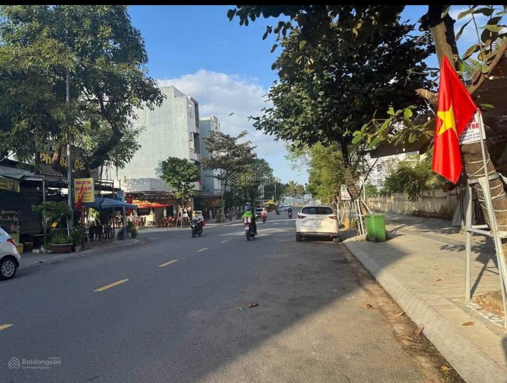 Bán đất góc 2 mặt tiền đường 10m5 & 7m5 hồ quý ly, thông biển n. tất thành cách 100m