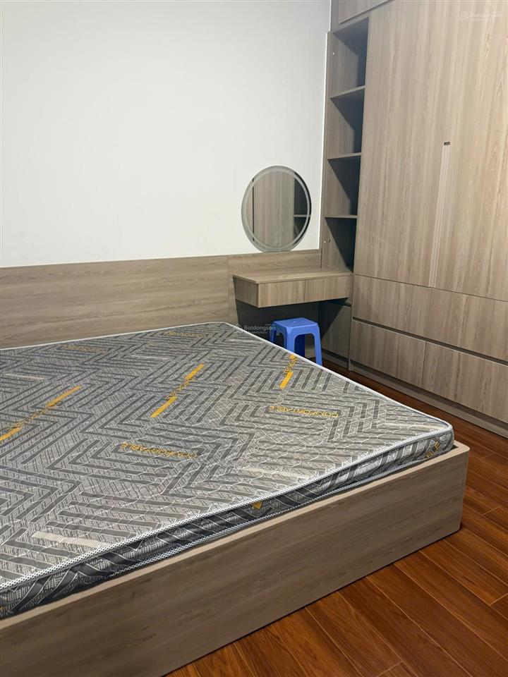 Cần cho thuê căn 2pn2wc full nội thất đẹp, ở liền, view mát, tầng đẹp.  0902 471 ***