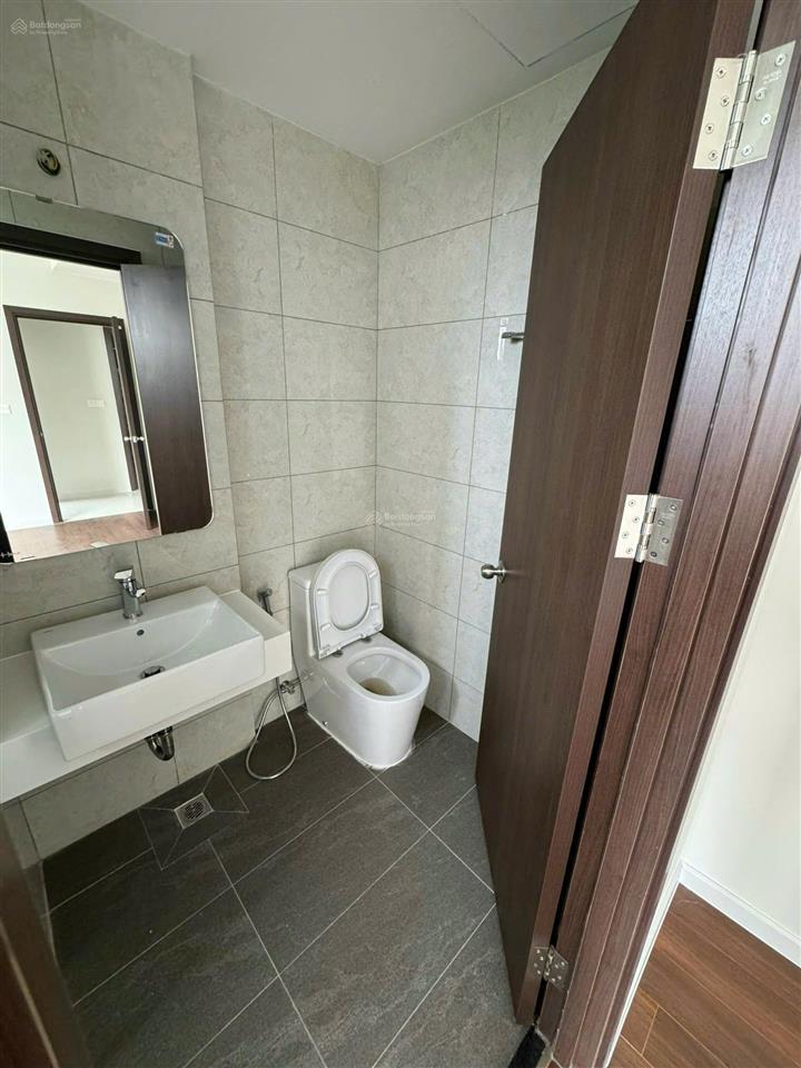 Cần bán căn 3pn2wc nhà trống, sẵn sổ hồng, tầng đẹp, giá 3,8 tỷ.  0902 471 ***