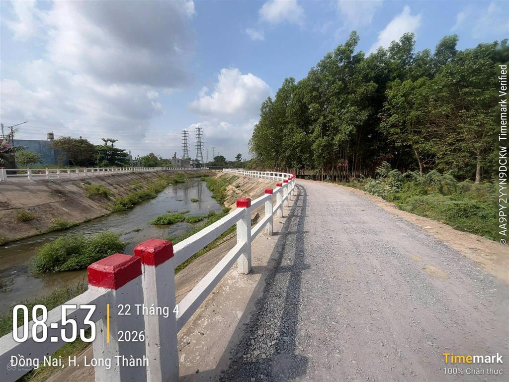 Bán 1200m2, có 22m mt giáp sông suối  đất full hồng  cách mekong resort long thành, ql 51 = 800m