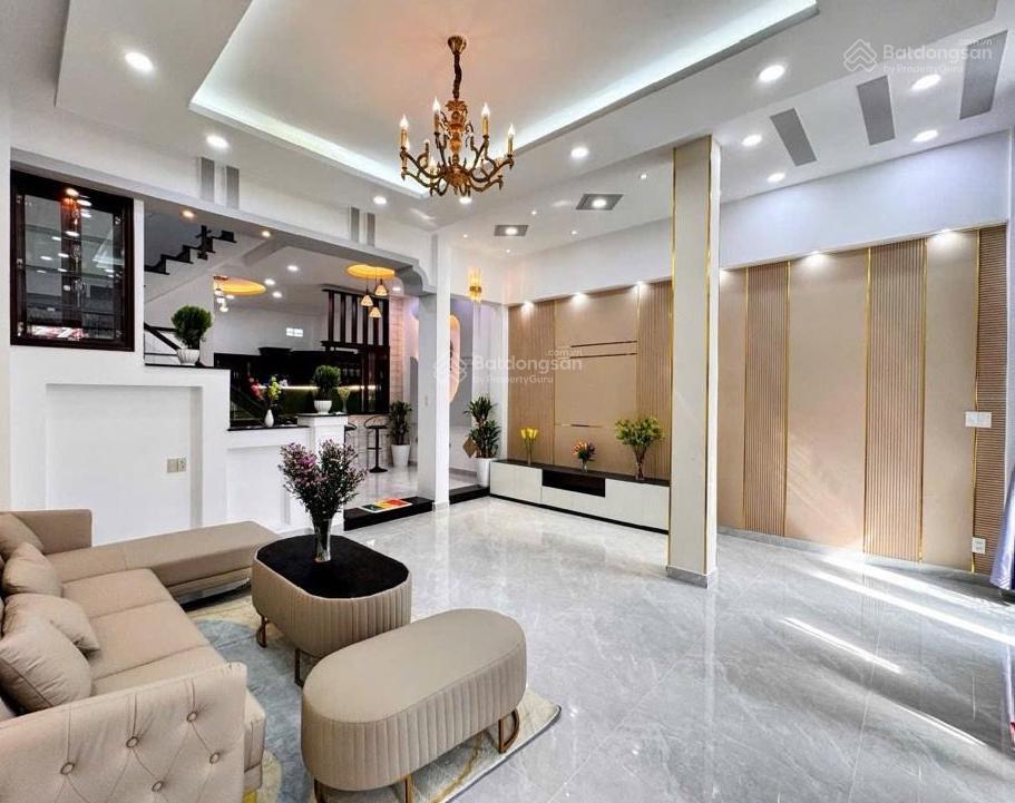 Hiếm siêu ngon 3 tầng ( 4m x 11m) gần độc lập tân sơn nhì  hẻm ô tô 8 mét