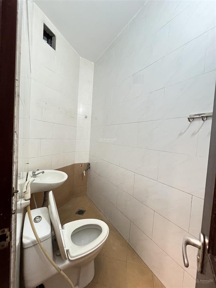 Cho thuê nhà nguyên căn 5pn (4m x 19m) đường thống nhất, tân sơn nhì vào ở ngay