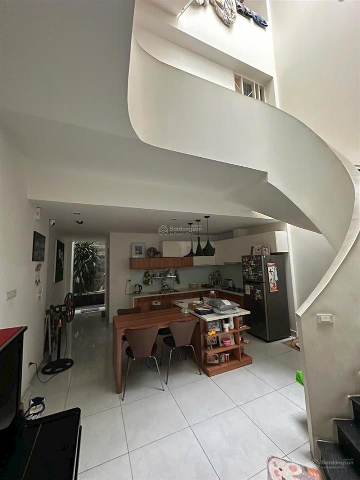 Cho thuê nhà tân sơn nhì tân phú  full nội thất (5m x 18m) mới đẹp