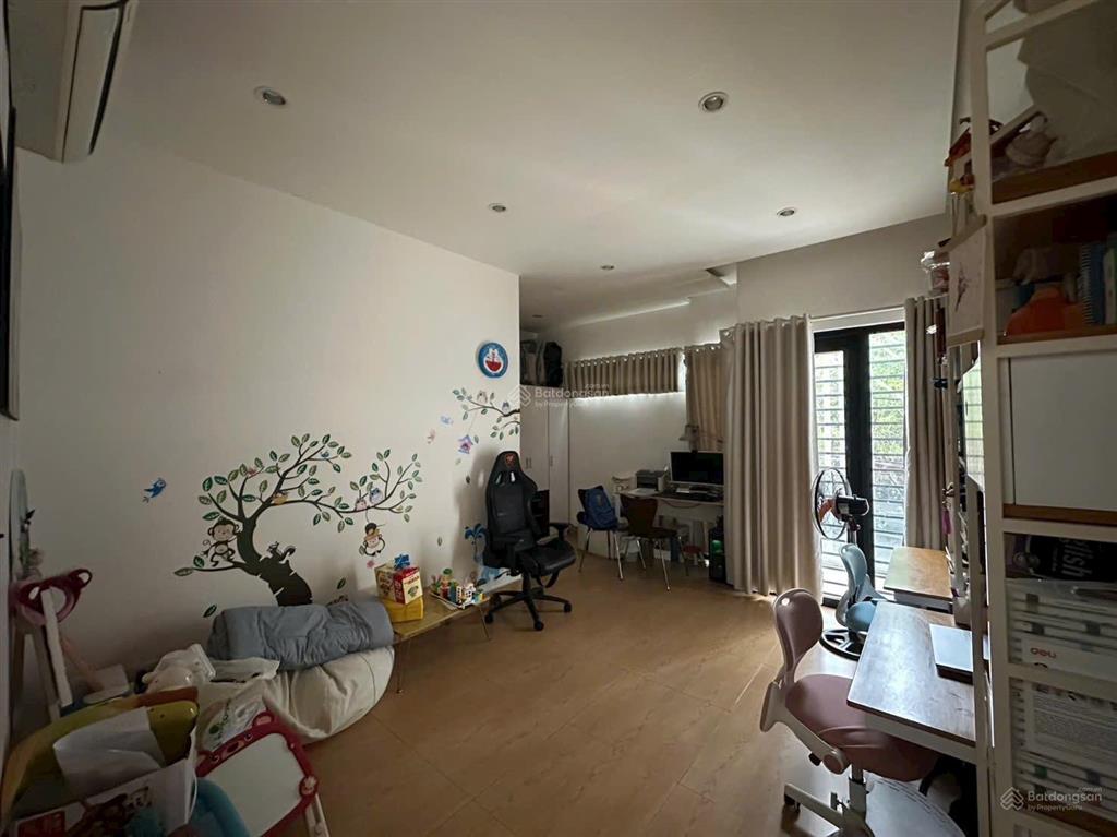 Cho thuê nhà tân sơn nhì tân phú  full nội thất (5m x 18m) mới đẹp