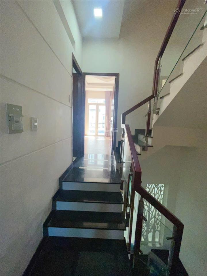 Cho thuê nhà hẻm 8m tô hiệu tân phú (4m x 17m) có 5pn, 4wc. nhà mới đẹp