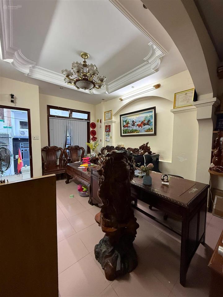 Cho thuê nhà phố 266/ hoàng hoa thám 3 phòng ngủ 4x16 có hầm xe hơi hẻm 2 xe tránh cách t3 200m2