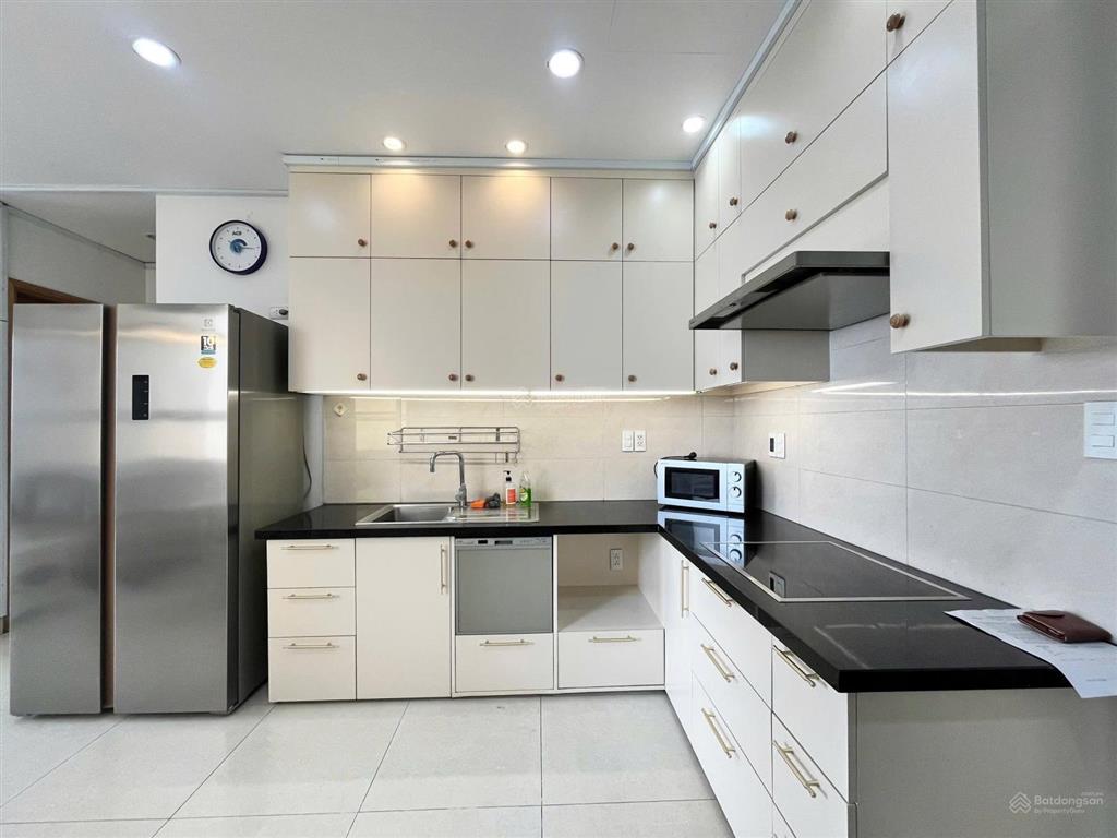 Cho thuê căn hộ golden mansion  novaland ở ngay 2 phòng ngủ 2wc full nội thất 75m2 sát sân bay tsn